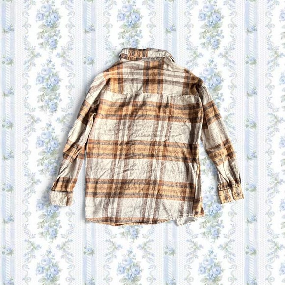 BKE Women's XS Tan and brown plaid boyfriend flannel shirt - Picture 3 of 3